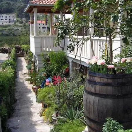 Damir Apartman Postira